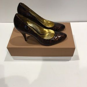 NEW Antonio melani snake embossed Pathan pump.7M